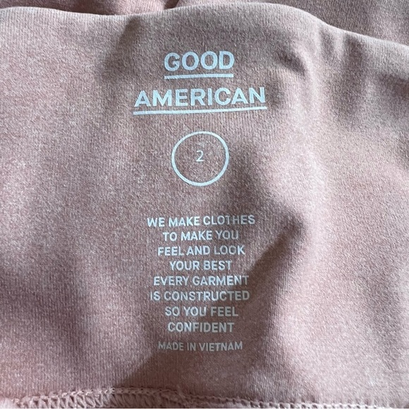 Good American The Electric Feel Legging 7/8 length. Size Medium - Picture 10 of 12